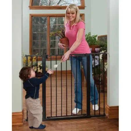 Extra Tall/Wide Auto Close Gateway Black G1201