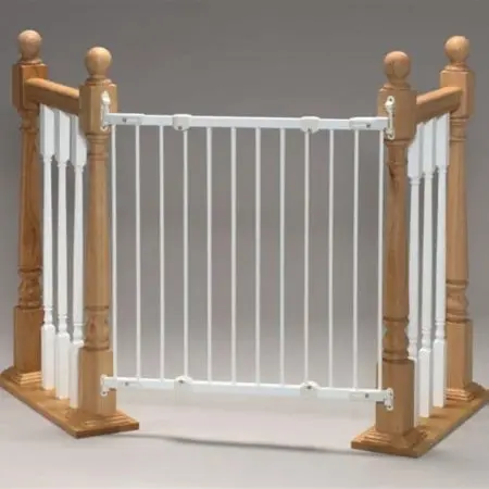KidCo Angle Mount Safeway Gate White G2100