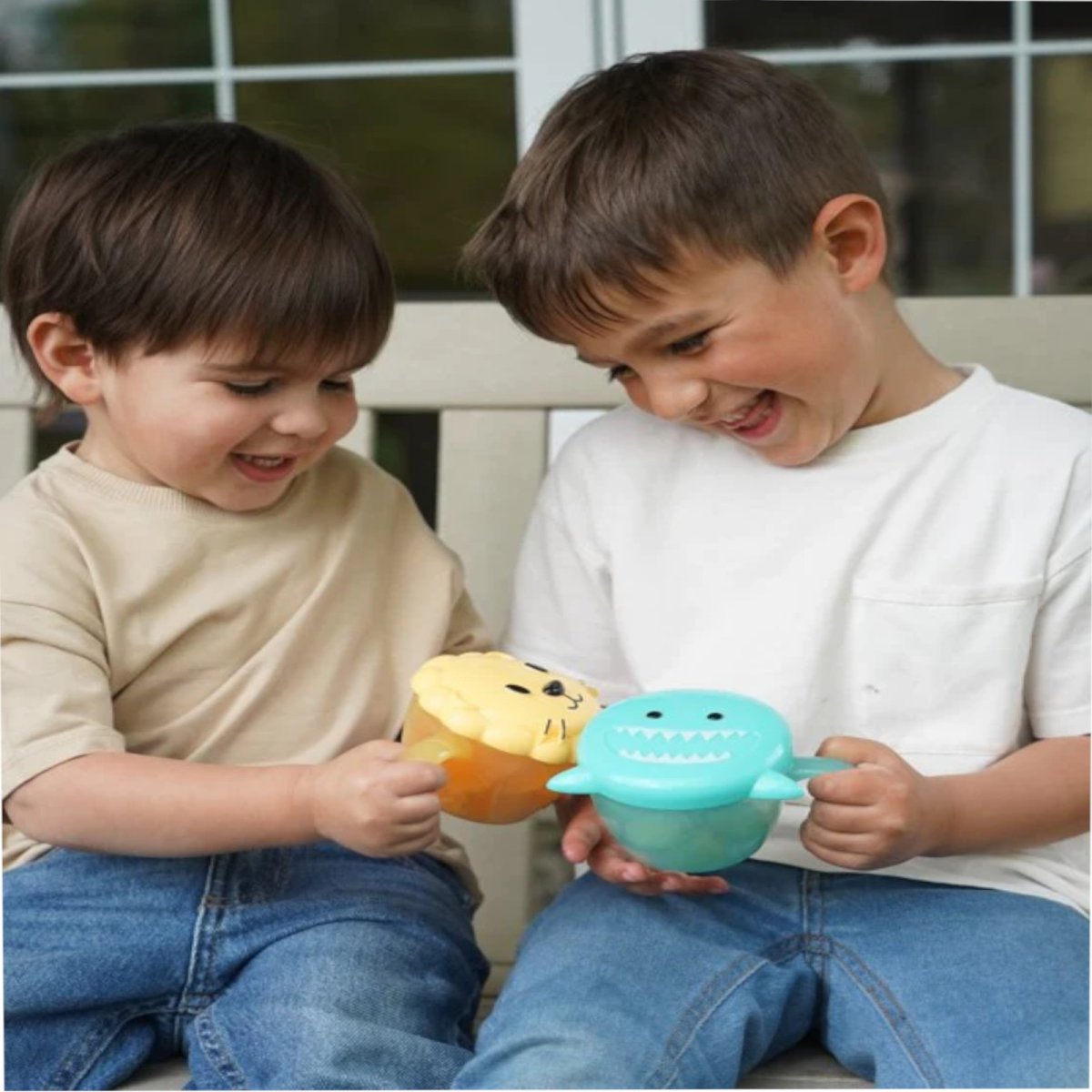 Snack Container with Finger Trap - Shark