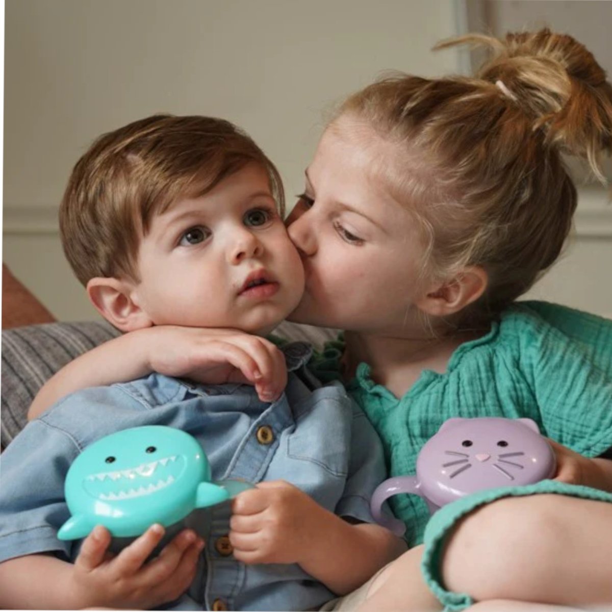 Snack Container with Finger Trap - Cat