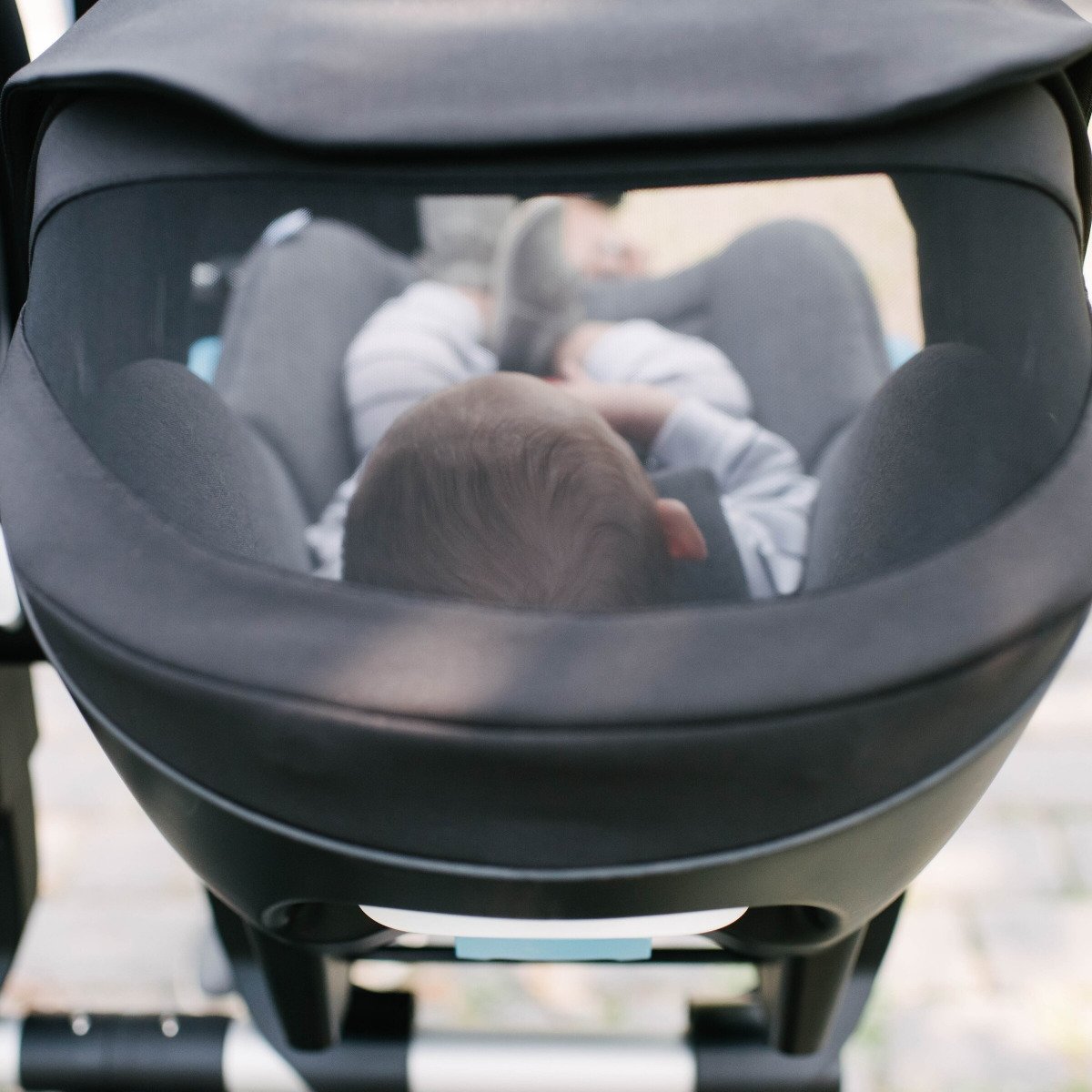 Liing Infant Car Seat- Thunder with Matching Insert