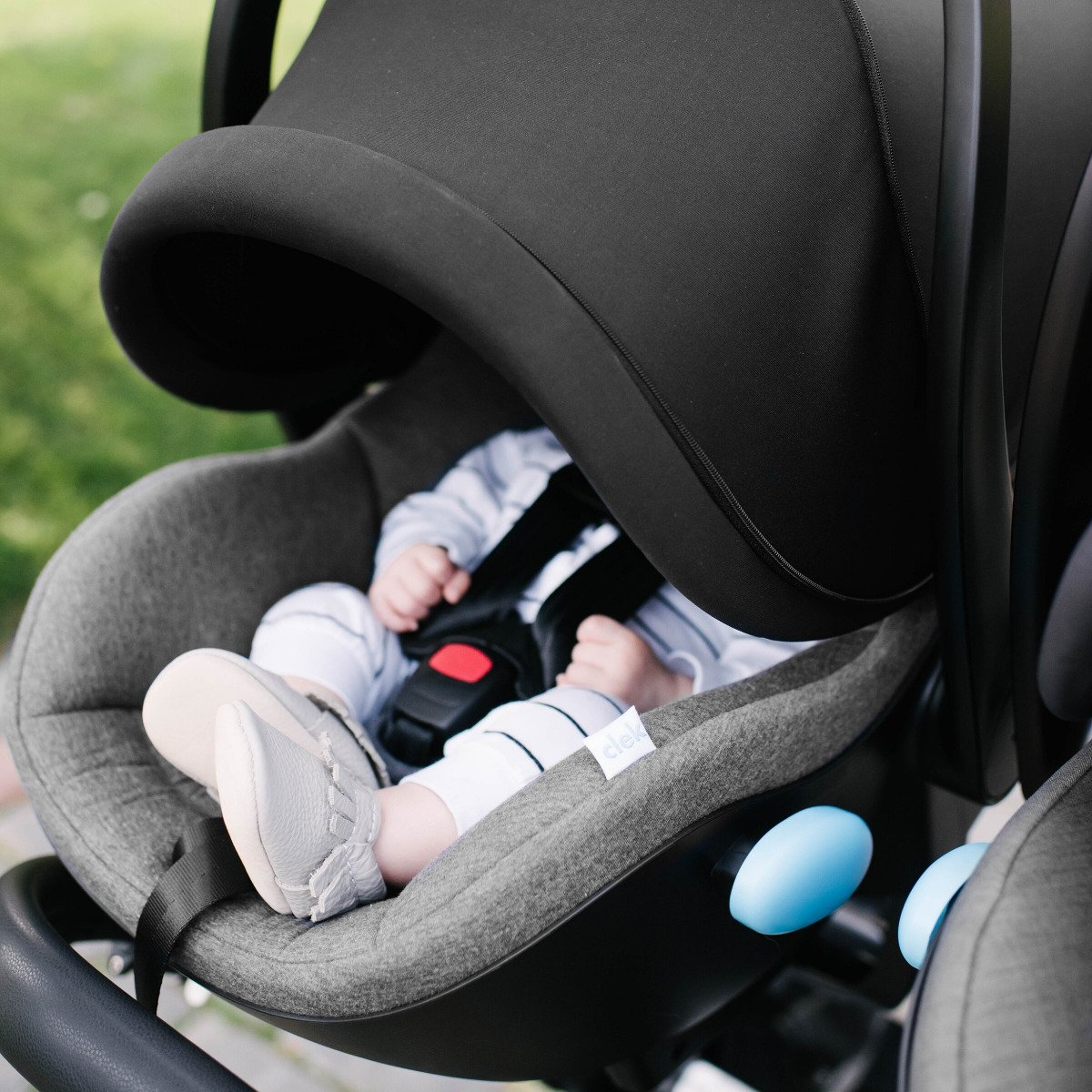 Liing Infant Car Seat- Thunder with Matching Insert