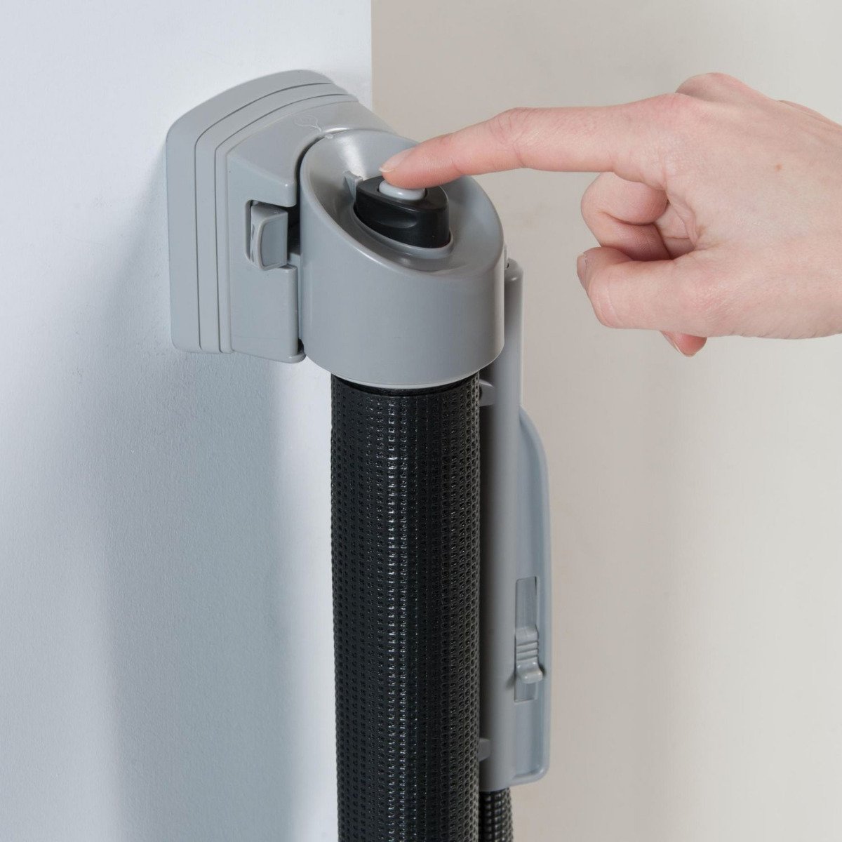 Retractable Safeway Gate - Black