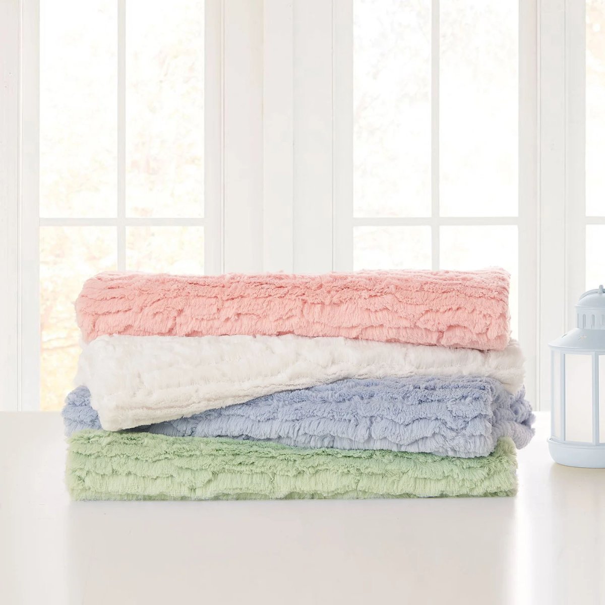 Double Layer Feathered Faux Fur Blanket - Pink
