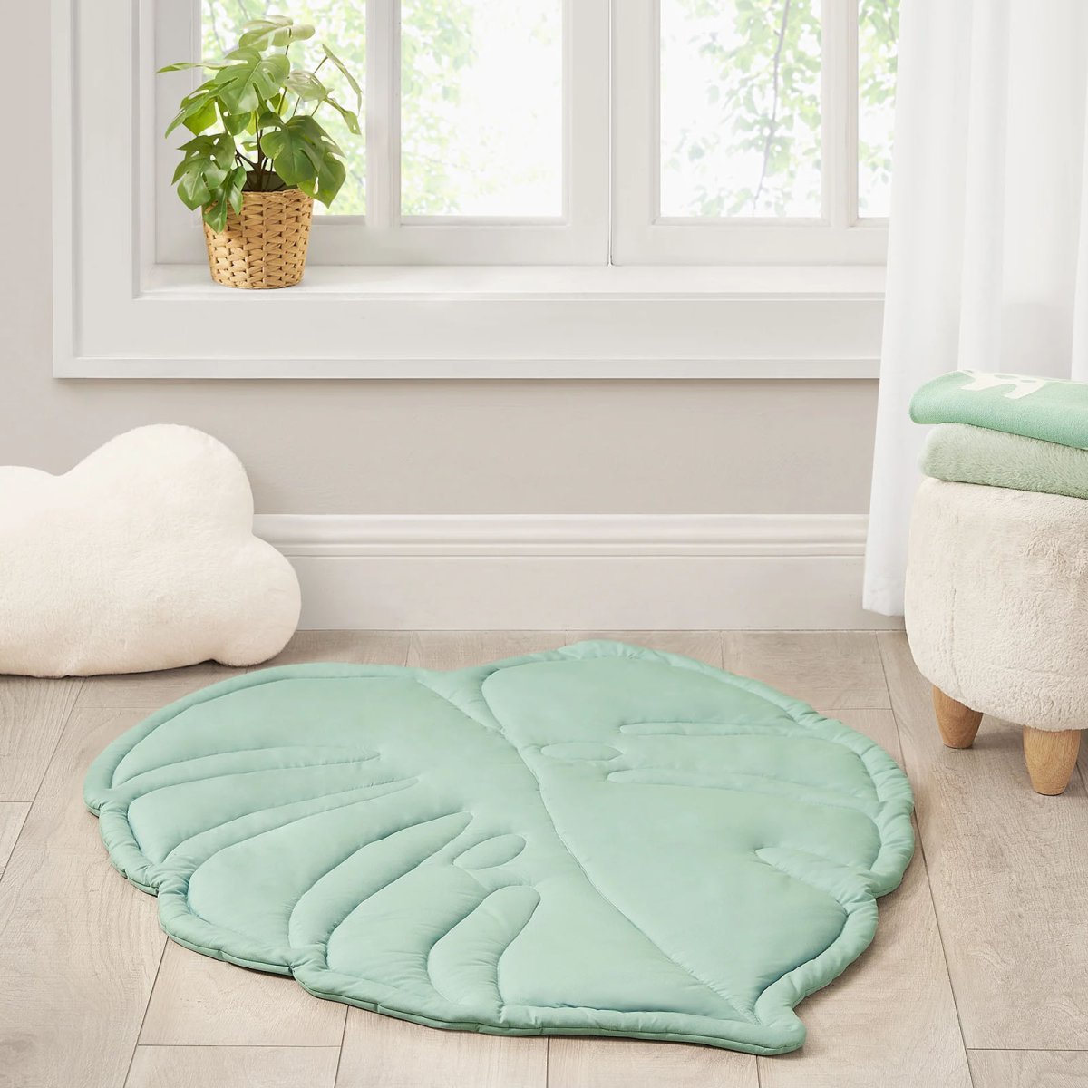 Leaf Shape Playmat on Wooden Hanger