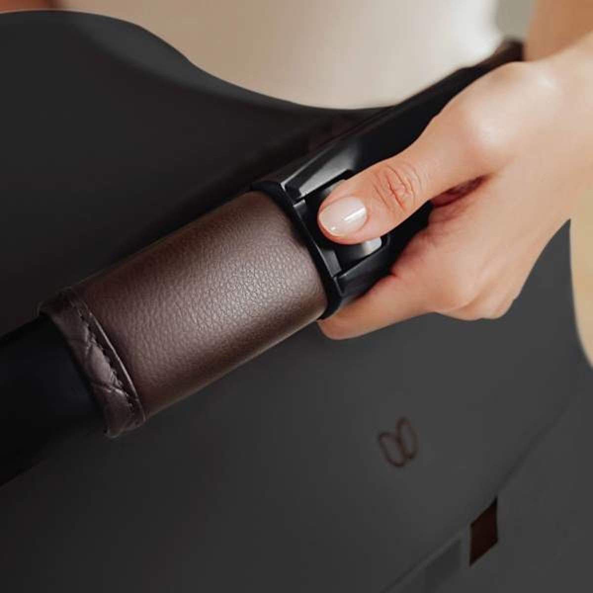 Juni Infant Car Seat with Versa Base - Peppercorn