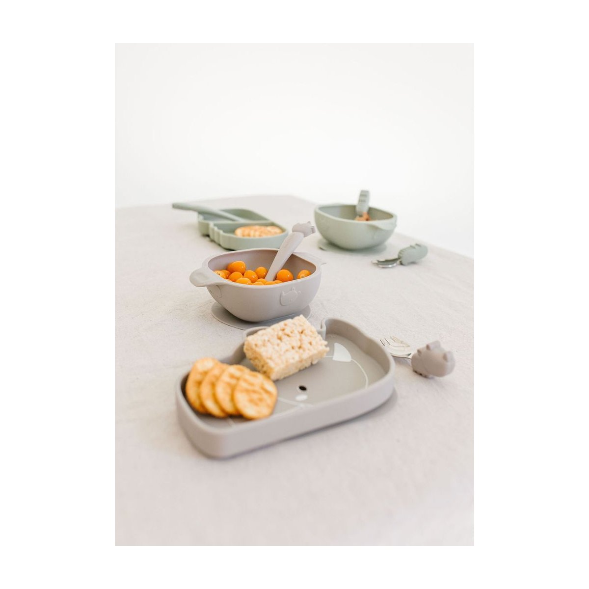 Silicone Snack Plate - Rhino/Silver Grey