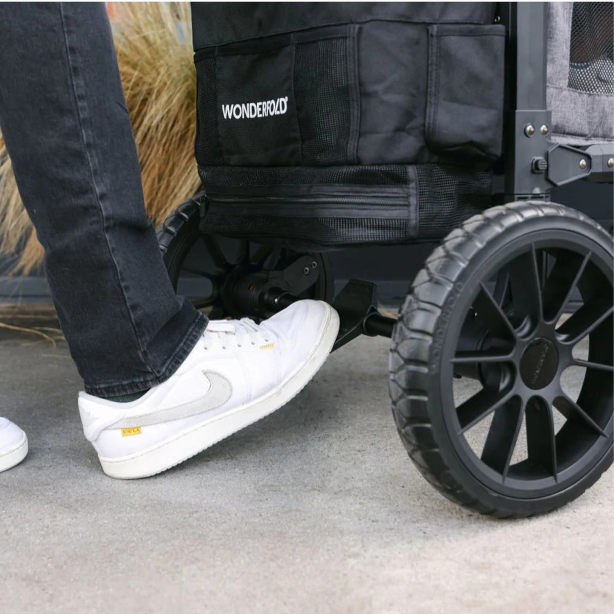 W6 Luxe PRO 6 Stroller Wagon - Black